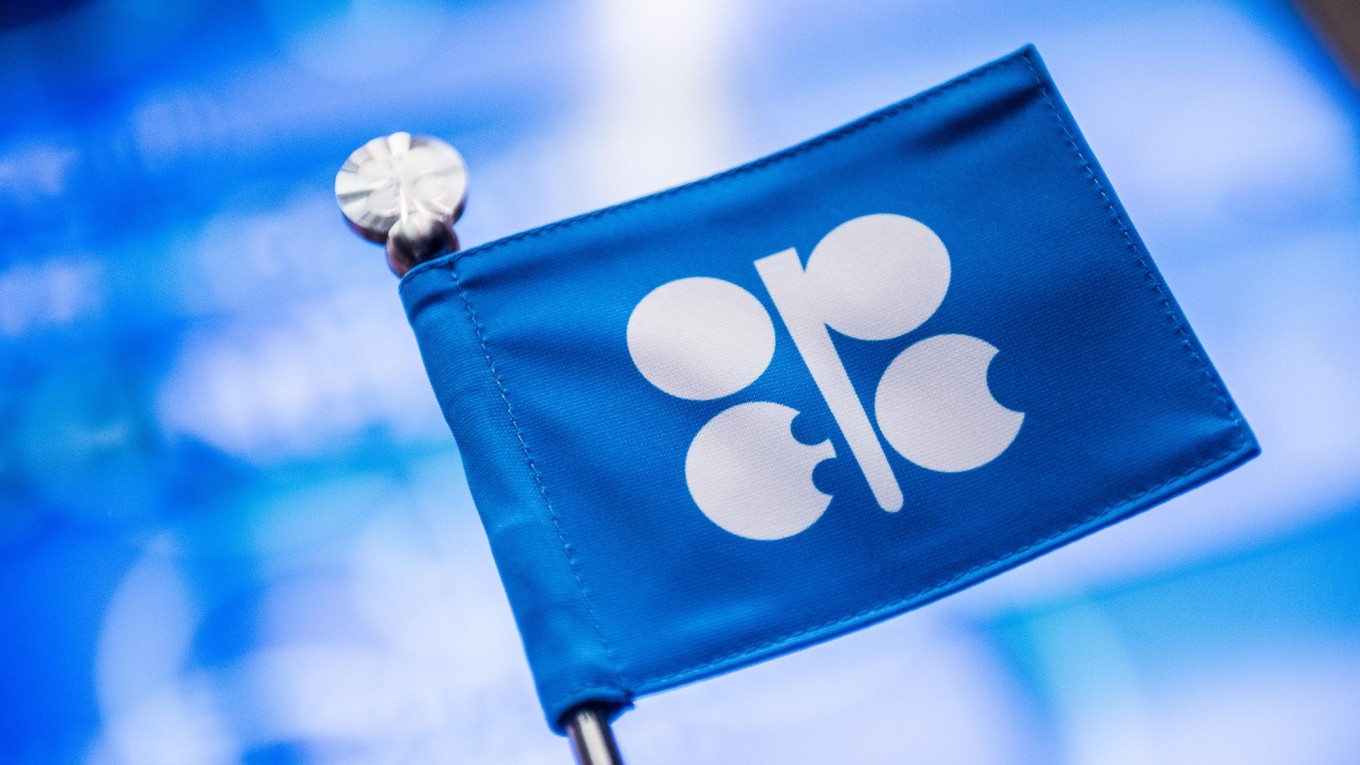OPEC+ conferma taglio produzione, ma a pesare è il dato USA